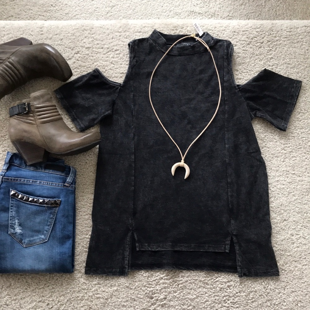 🌸1 SMALL LEFT🌸Black Cold Shoulder Top - Picture 2 of 7